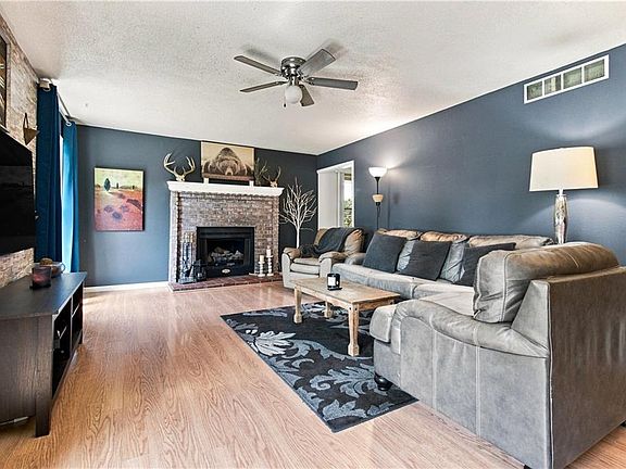 3rd image of 1004 Douglas Ln
