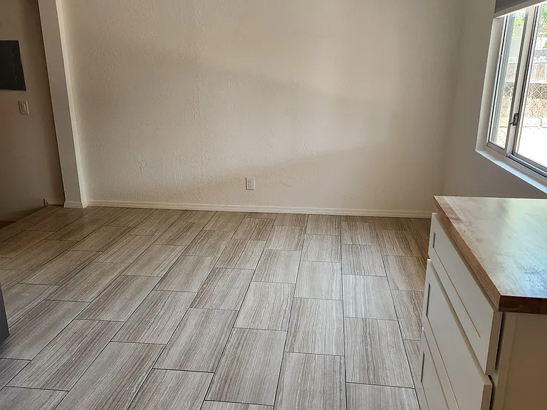 1308 Stanford Dr NE — Photo 6