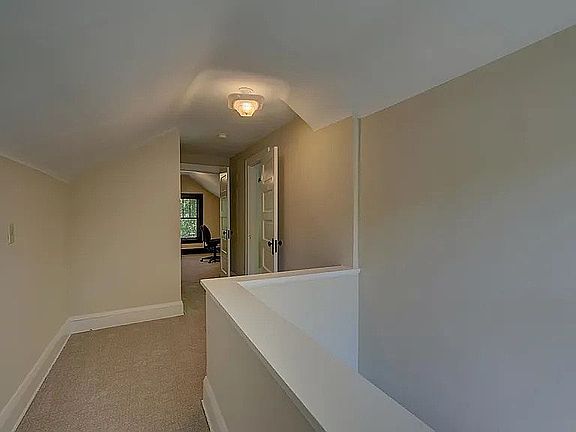 2nd image of 400 Leaf St