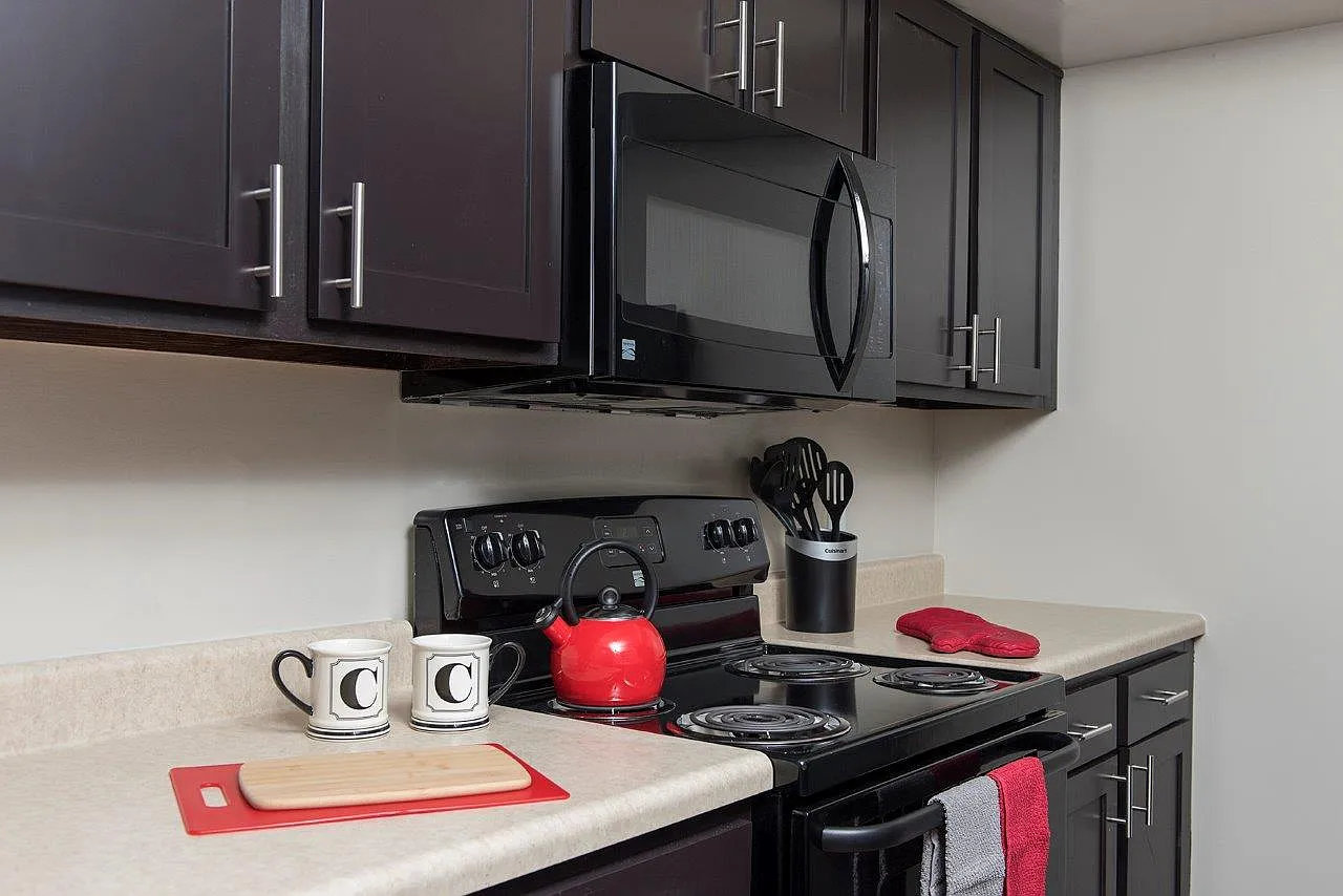 Crescent Centre Apartments & Townhomes — Photo 2