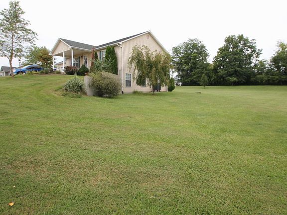 4th image of 379 Webb Ln