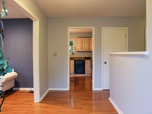 3rd image of 732 Bonnie Ln
