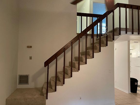 3rd image of 635 W Oak Terrace Dr