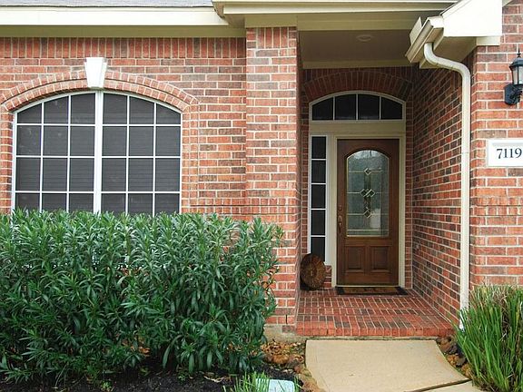 3rd image of 7119 Fountain Lilly Dr