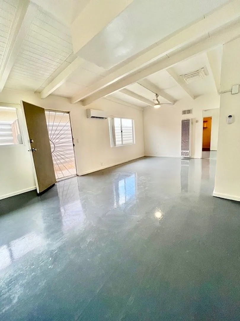 540 S Mountain View Dr — Photo 1