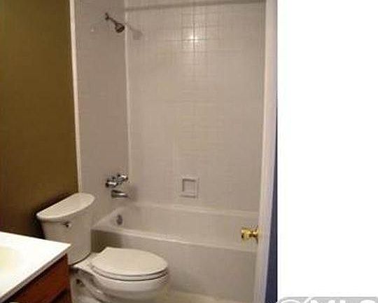 5th image of 44491 Savery Dr #106