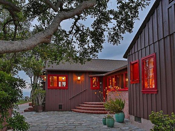 Front patio and entrance
