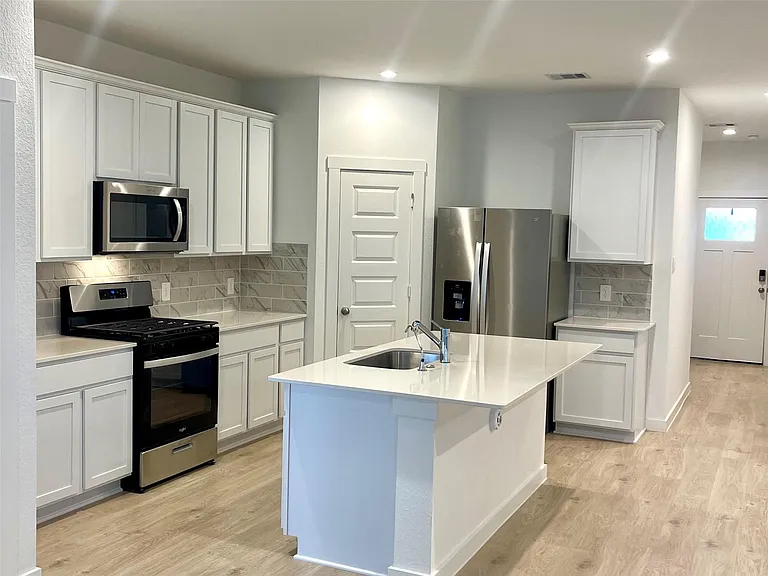 31710 Carlisle Cove Ct — Photo 3