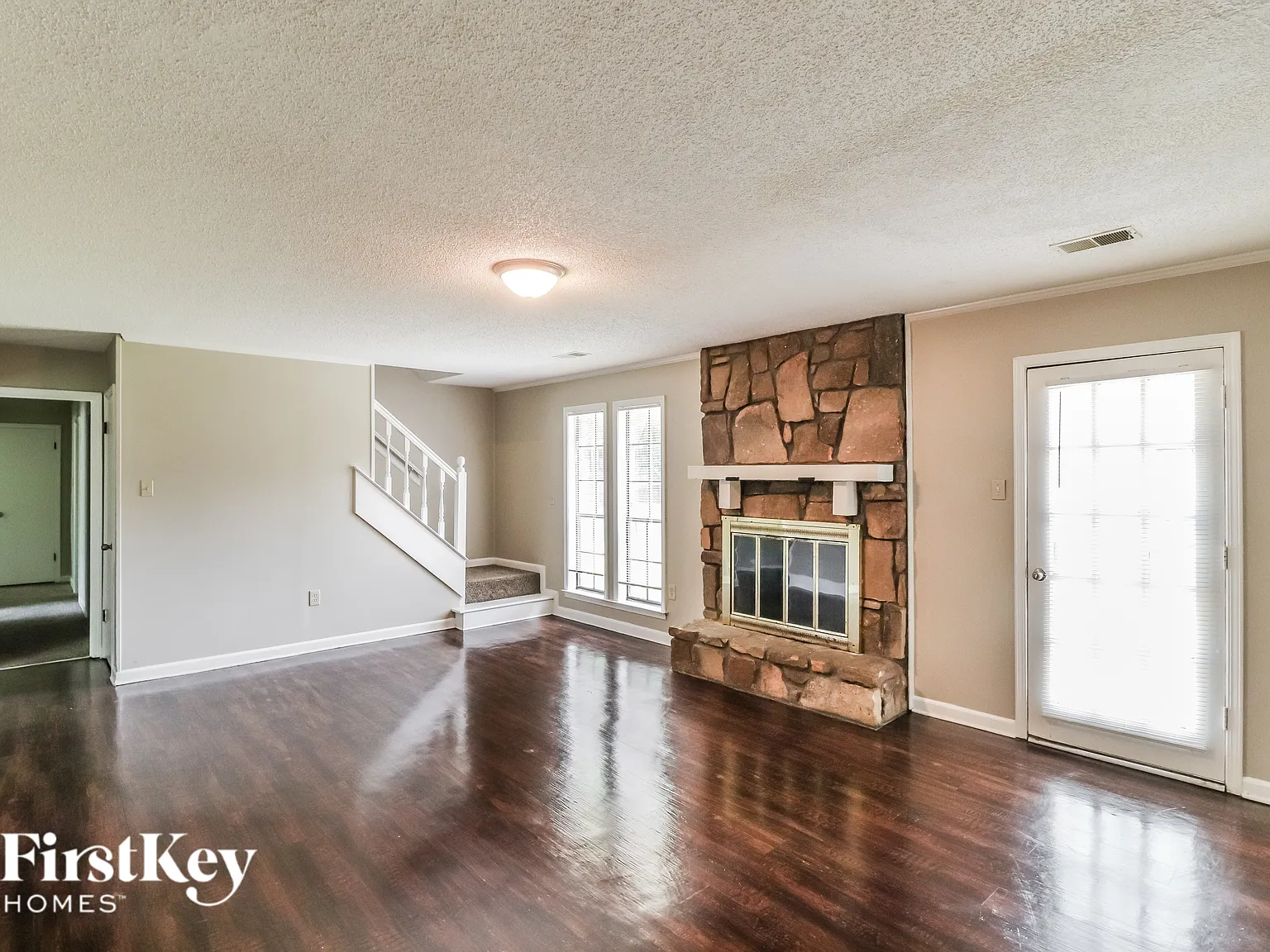 5 bed, 2.0 bath, 2235 sqft, $2,400 — Photo 4