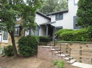 45 Overlook Dr, Hackettstown, NJ 07840
