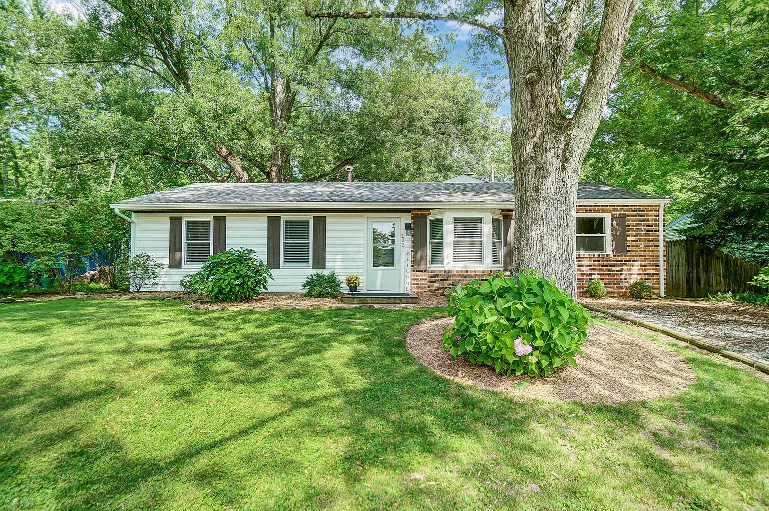 122 Hawthorne Rd photo 1
