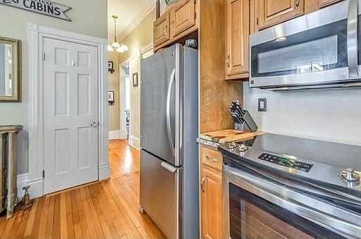 5th image of 39 Broad St APT 3
