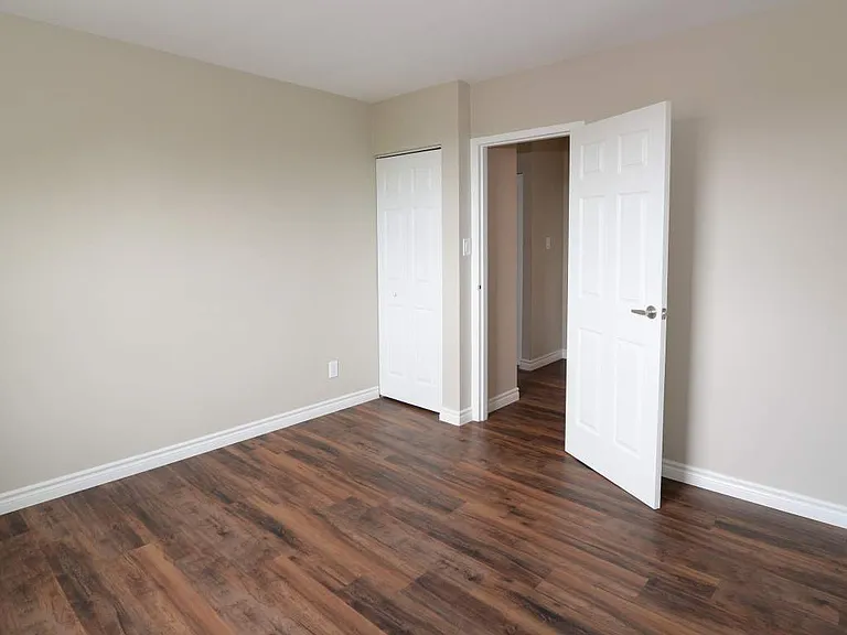 76 Aikman Ave — Photo 7