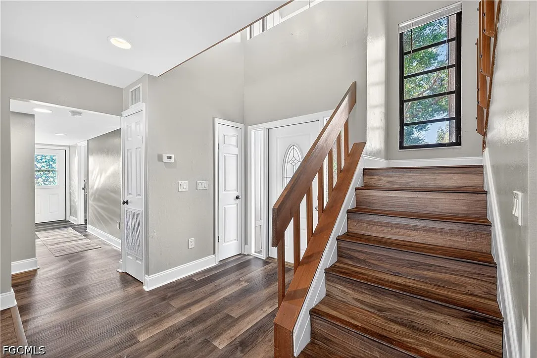 4 bed, 3.0 bath, 2433 sqft, $7,000 — Photo 3