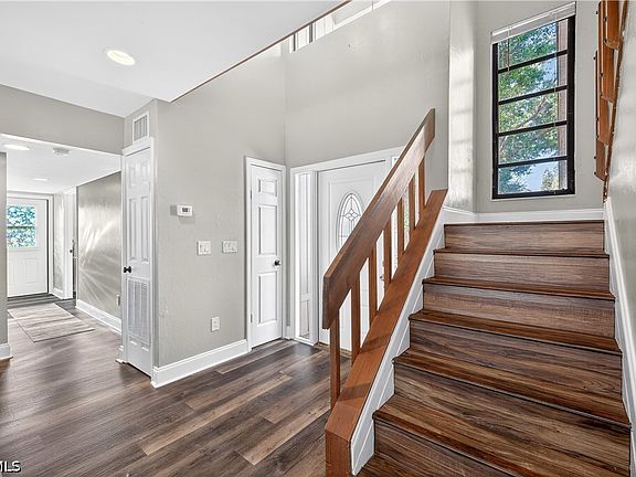 3rd image of 1576 Beechwood Trl
