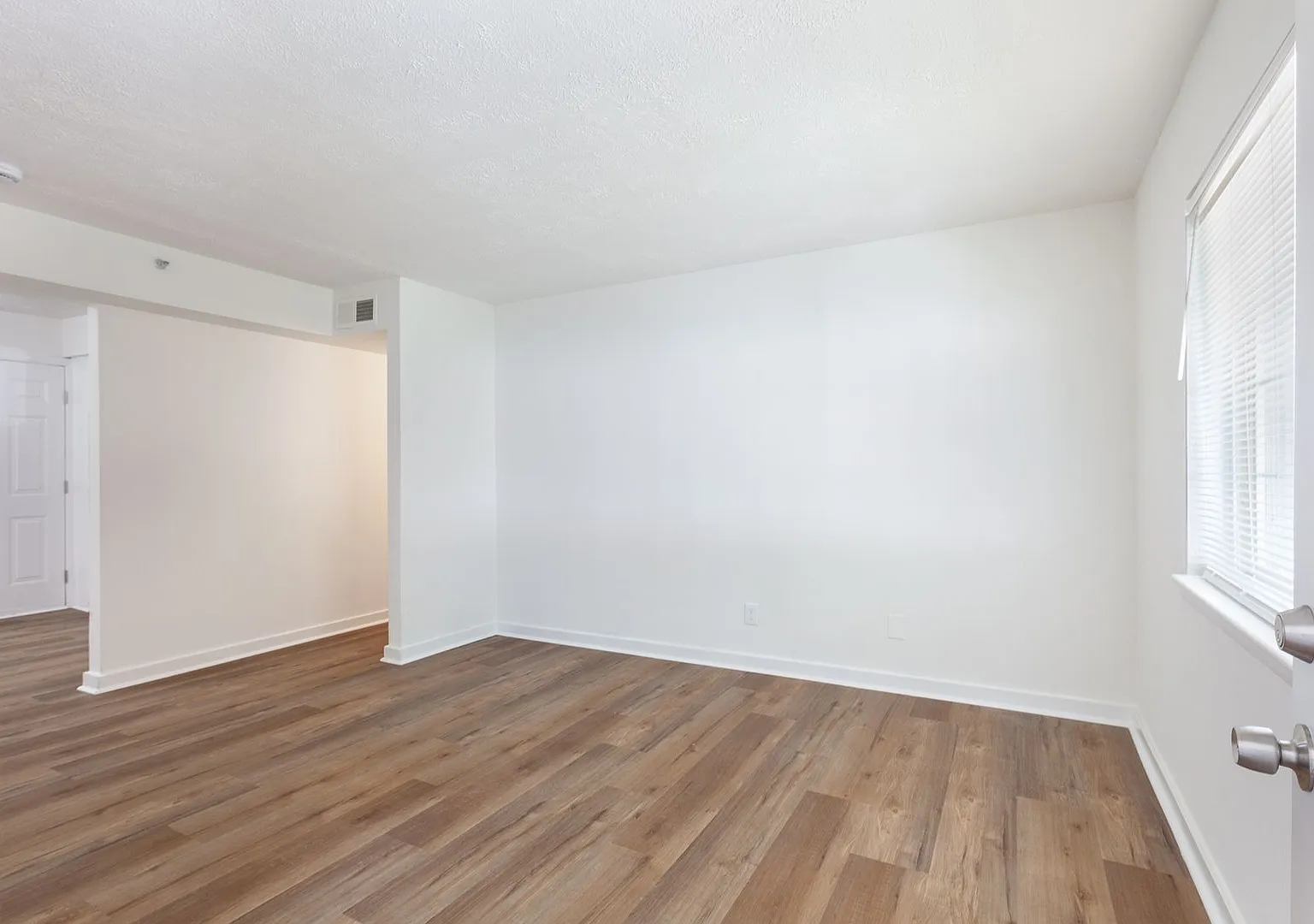 Beautiful, Fully Renovated 1bd/1ba Unit w/ Rear Deck in Ideal Smyrna Location! — Photo 2