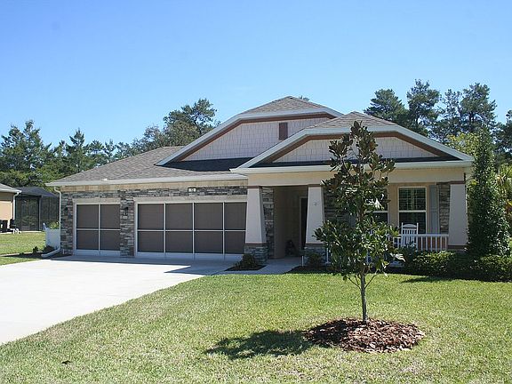 3 car garage with screens