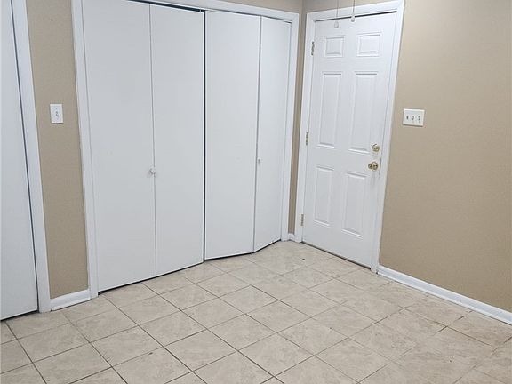 5th image of 105 Alexander Ln