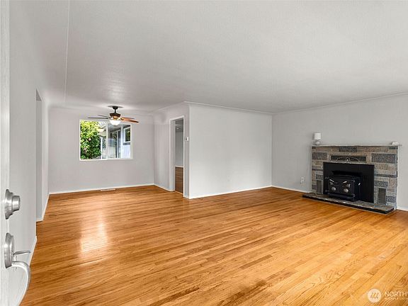 4th image of 1236 Stillwell Street NE