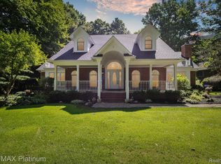 1676 Moonlight Dr, Howell, MI 48843