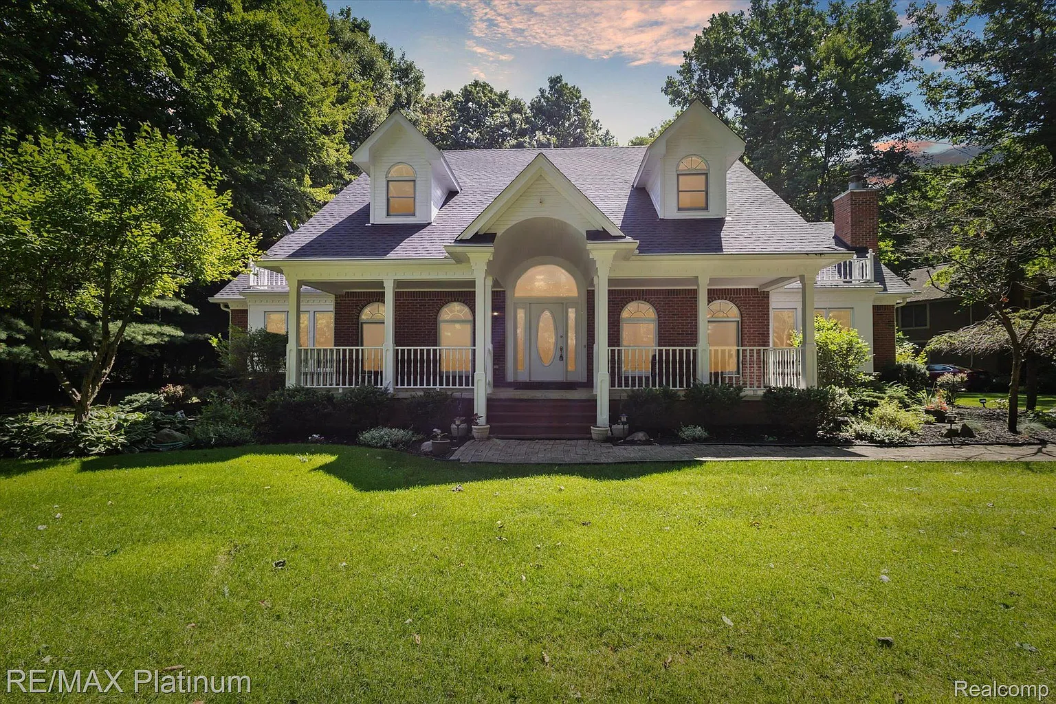1676 Moonlight Dr photo 1