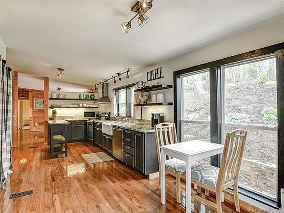 5th image of 825 Hickory Dr