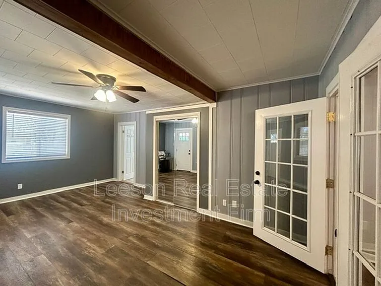 122 E Dalzell St — Photo 12