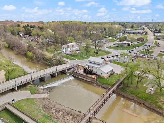 3rd image of 410 Riverside Dr