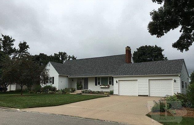 1st image of 411 Melville Ave