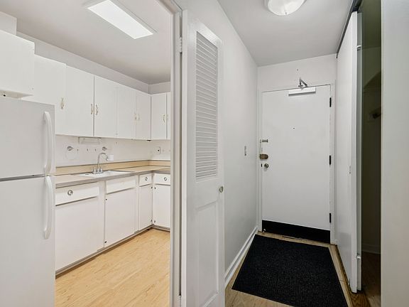4th image of 850 N Dewitt Pl APT 6I