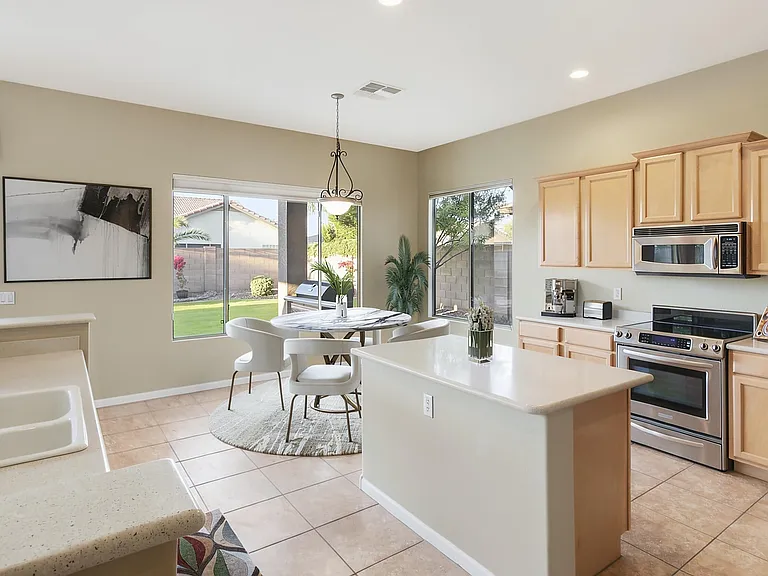 4424 E Palmdale Ln — Photo 6
