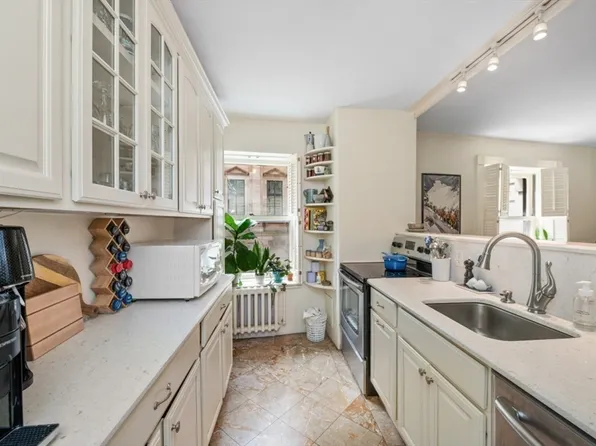 21 Beacon St APT 2E, Boston, MA 02108