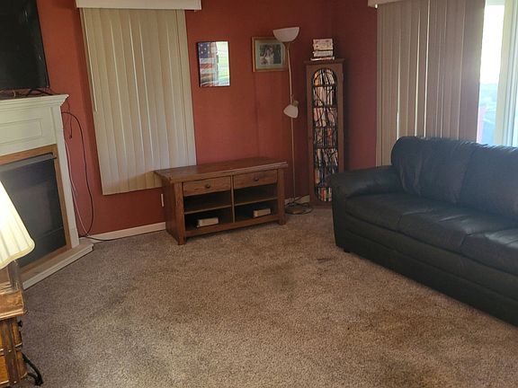 4th image of 422 S 4th St