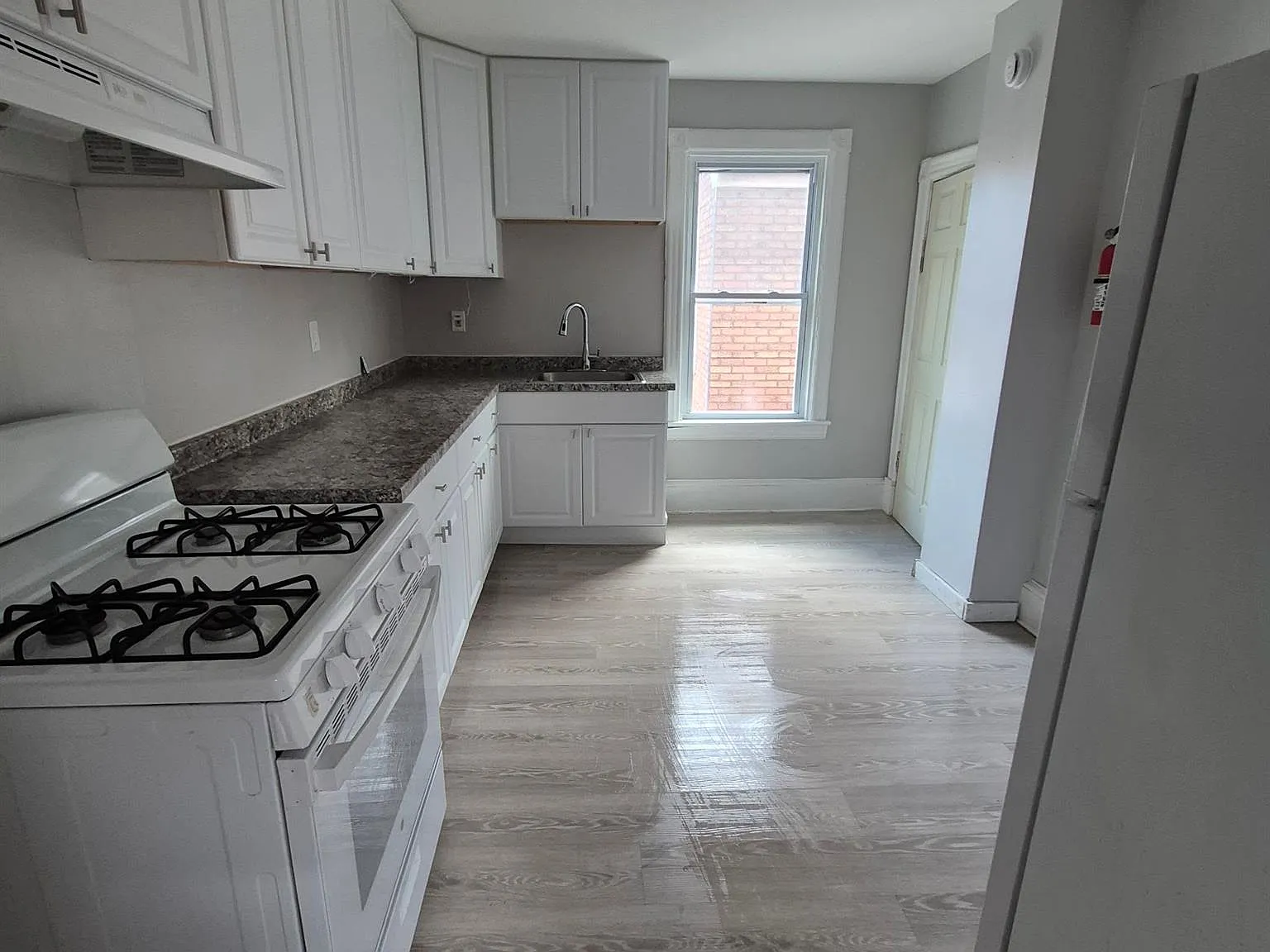 2 bed, 1.0 bath, 550 sqft, $1,850 — Photo 3