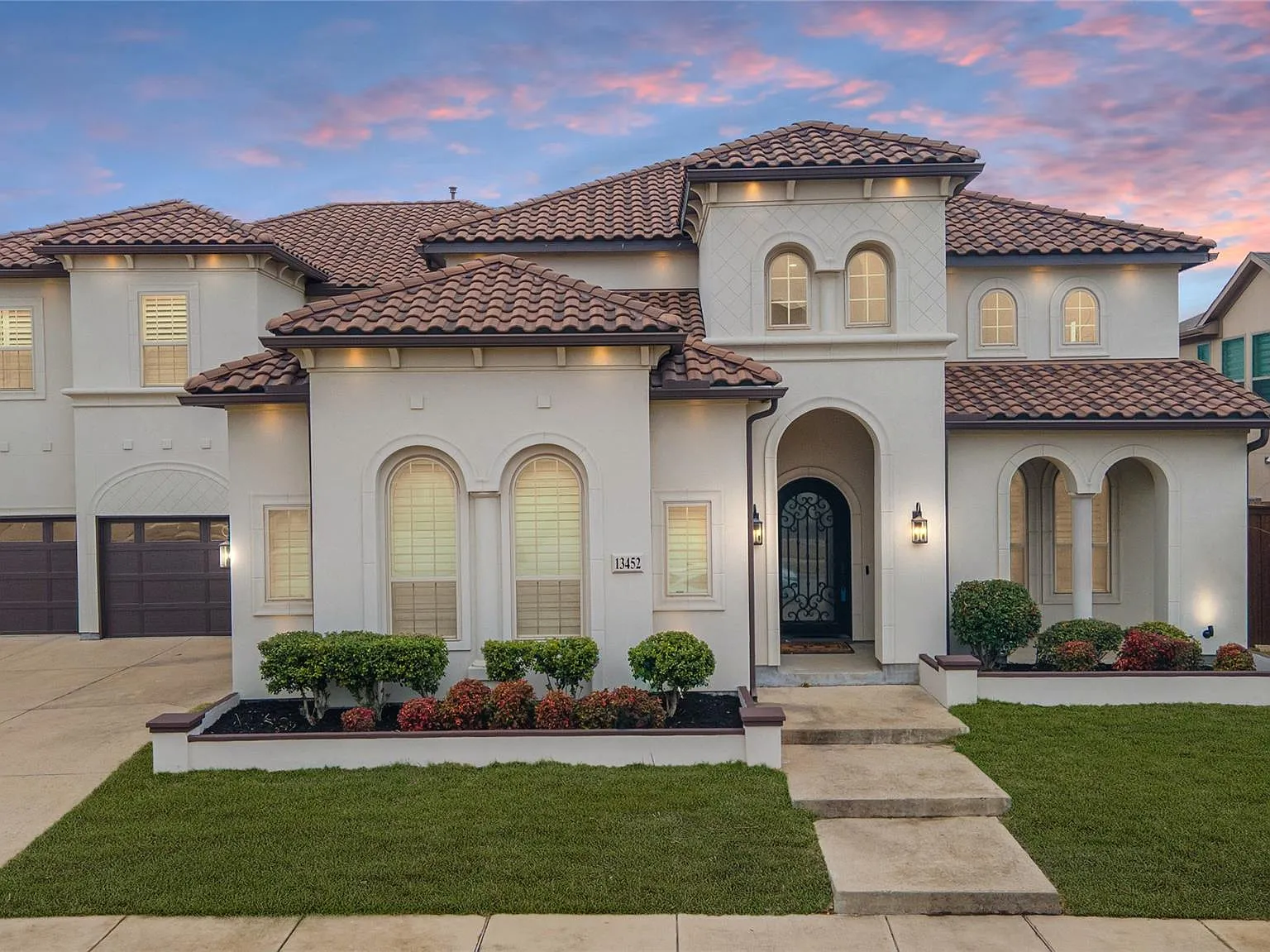 5 bed, 5.5 bath, 5471 sqft, $6,500 — Photo 1