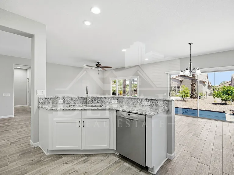16536 W Rock Springs Ln — Photo 10