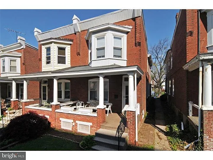 1325 Locust St photo 1