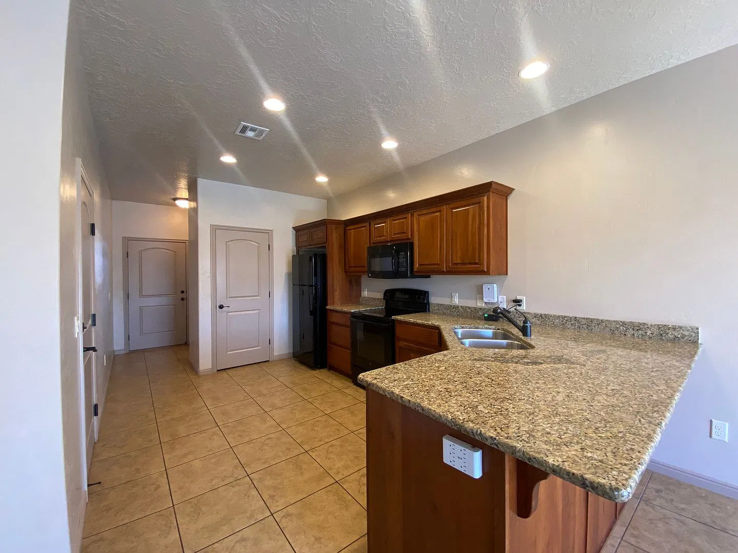 Darling Townhome Available For Rent! — Photo 4
