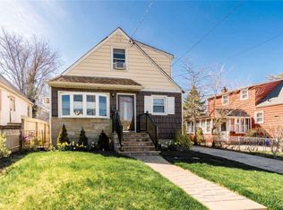 86 Roeckel Ave, Valley Stream, NY 11580