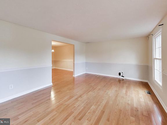 3rd image of 10910 Bridle Path Cir