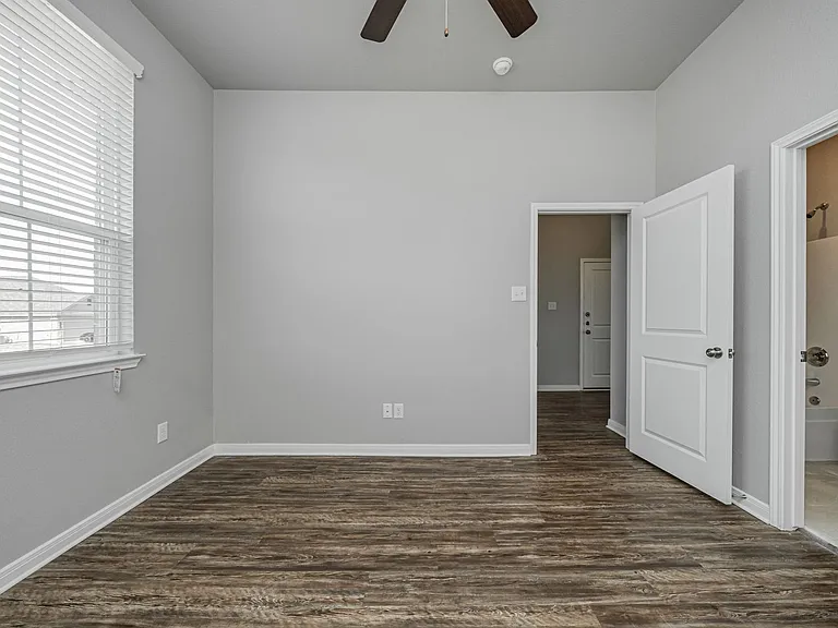 521 Fallbrook Dr — Photo 50