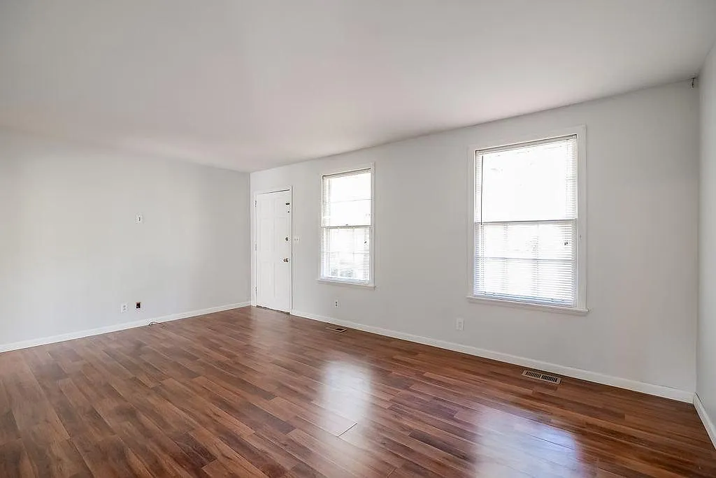 3 bed, 1.5 bath, 1500 sqft, $2,750 — Photo 2