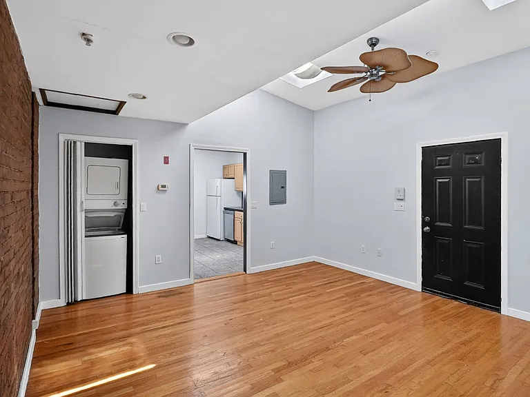 831 Chapel St — Photo 1