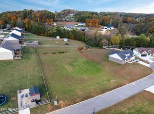 Melford Dr, Strawberry Plains, TN 37871