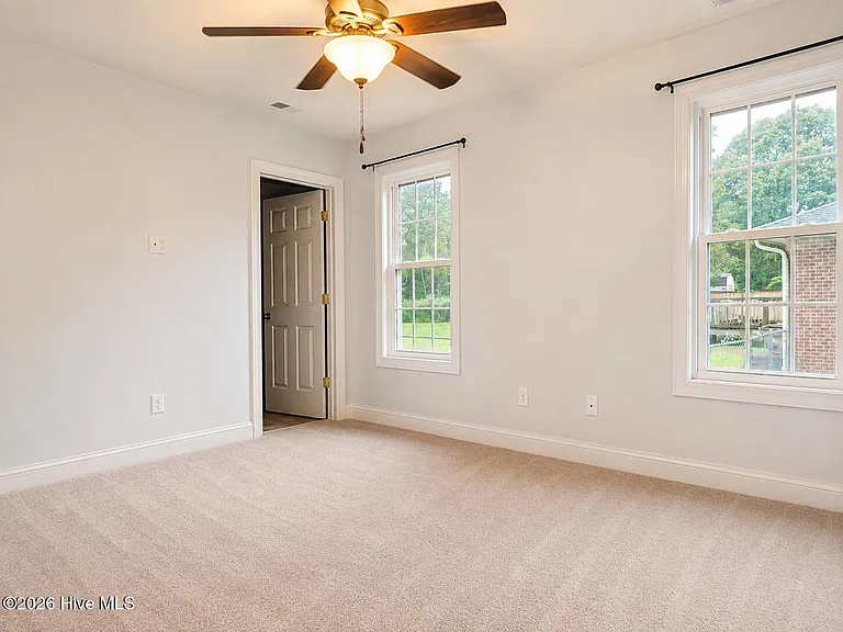 112 Wilda Dr — Photo 10
