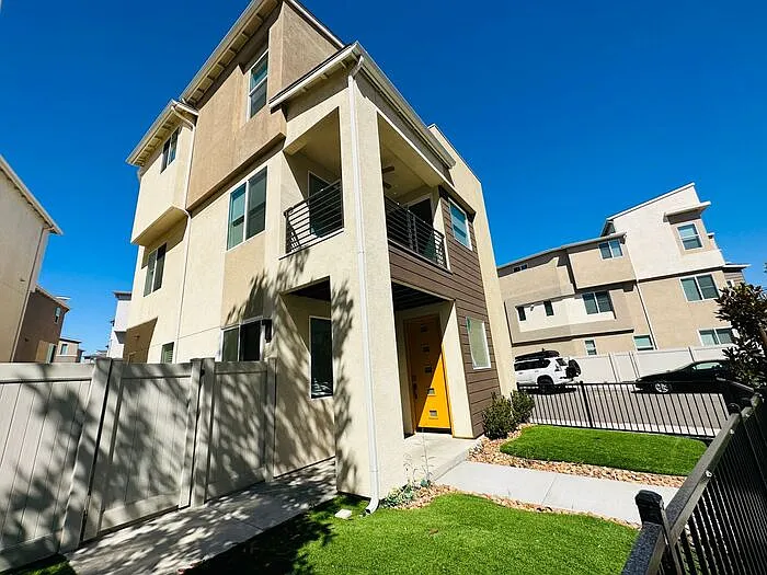 1835 Vesta Dr — Photo 1