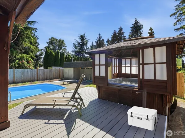 17405 18th Avenue W, Lynnwood, WA 98037