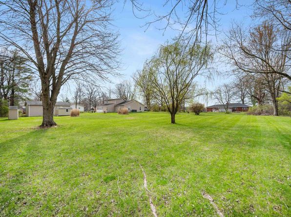 7010 W Edgewood Dr, Yorktown, IN 47396