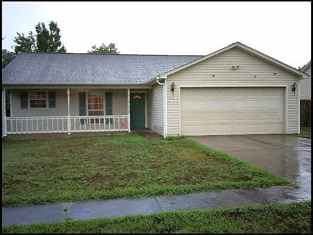 3 bed, 2.0 bath, 1381 sqft, $1,525 — Photo 1