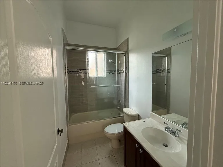 1926 SE 23rd Ct #1926 — Photo 8